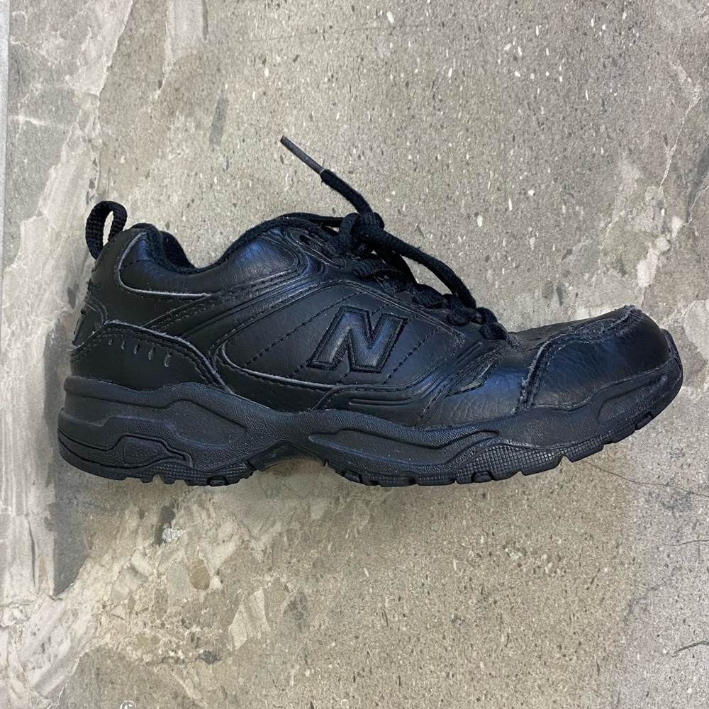 KIDS New Balance 621 Kids Size 1.5”